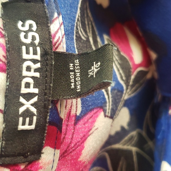 Express Cropped Floral Long Sleeve Button Down Blouse Size XL - Picture 7 of 7